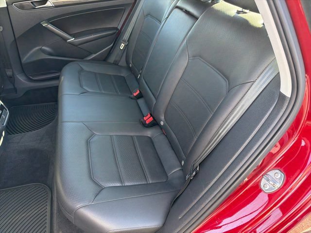 Used 2018 Volkswagen Passat 2.0T SE FWD image 18