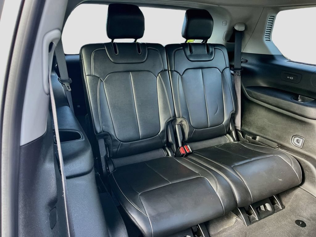 Used 2022 Jeep Grand Cherokee L Limited RWD image 29