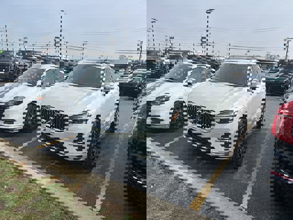 Used 2022 Volvo XC60 T8 Inscription w/ Advanced Package image 2