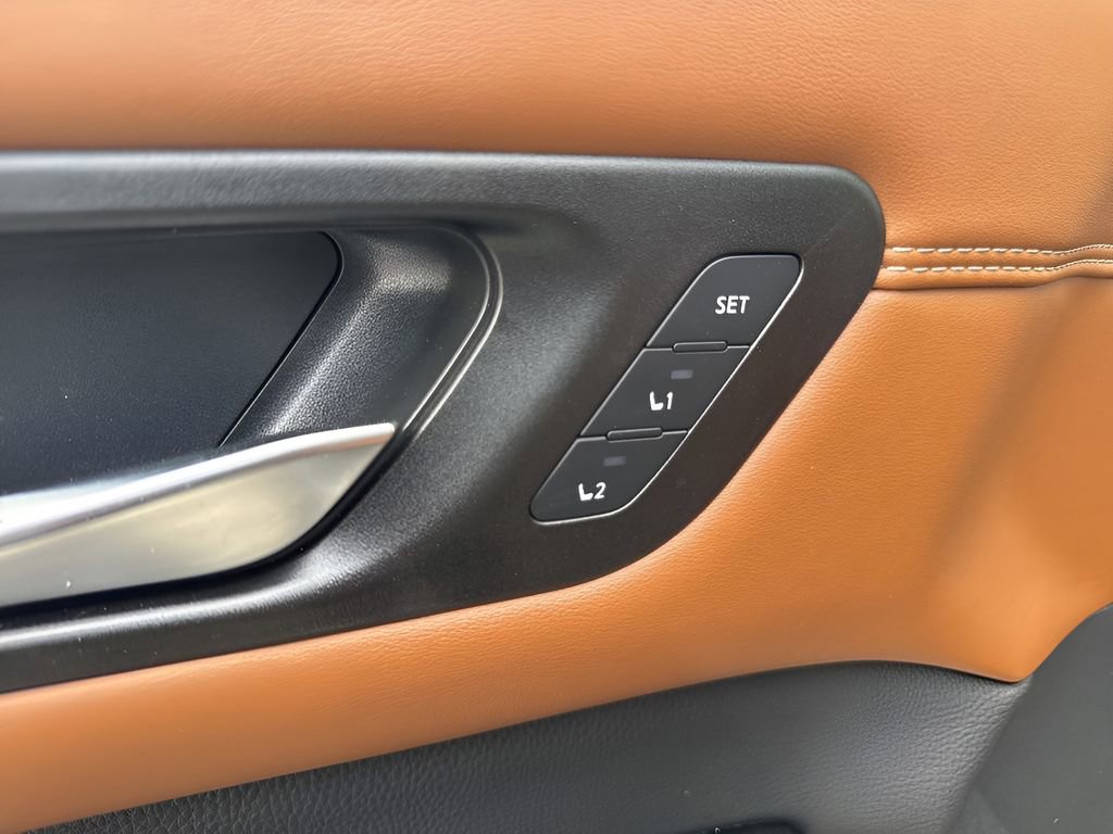 Used 2023 Nissan Pathfinder Platinum w/ Black Appearance Package AWD/4WD image 11