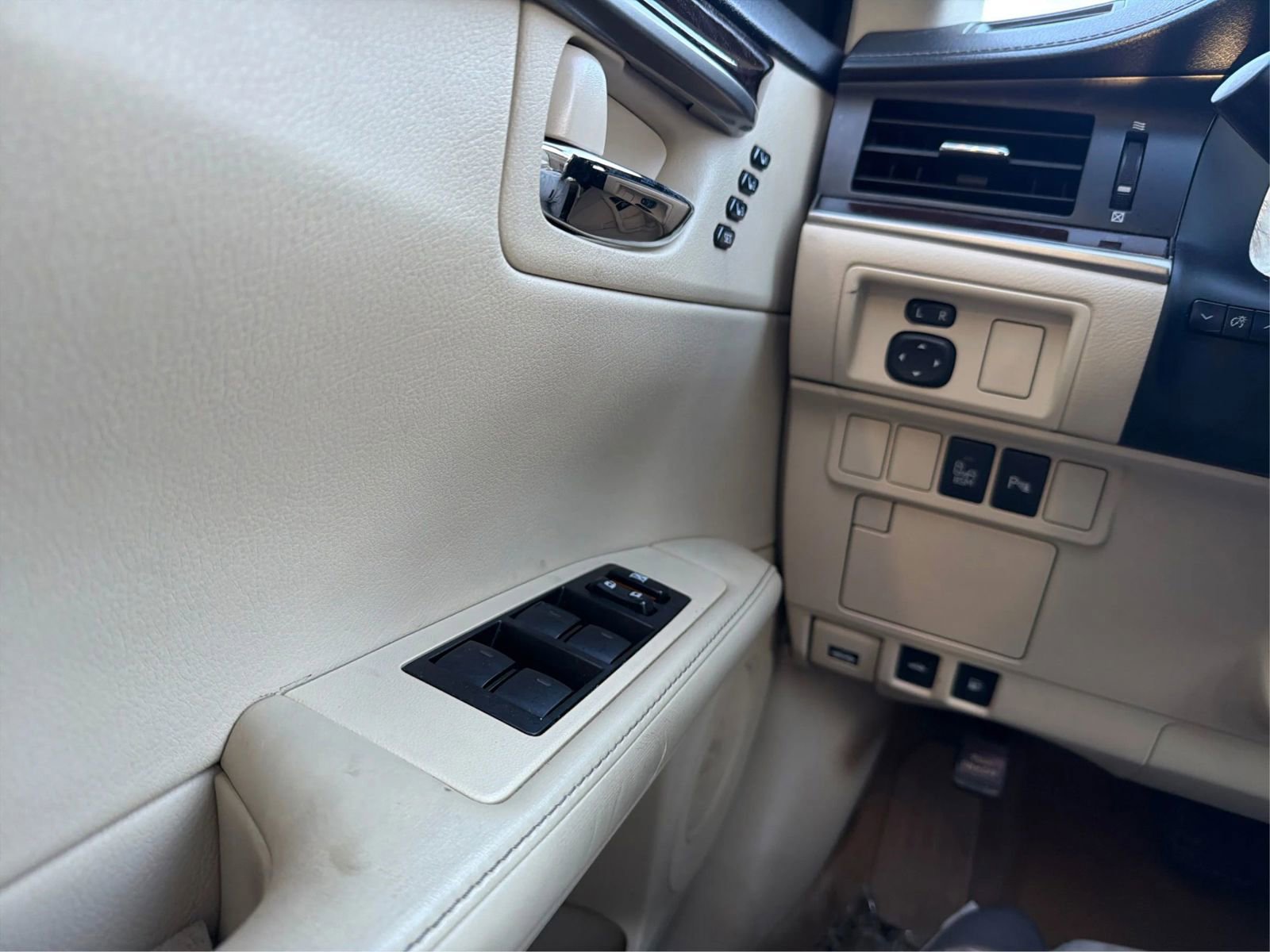 Used 2014 Lexus ES 350 w/ Luxury Package image 17