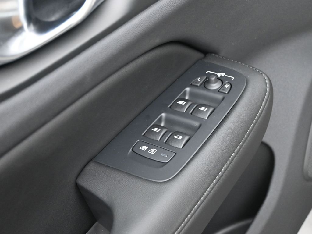 New 2026 Volvo V60 B5 Cross Country Plus w/ Protection Package Premier image 11