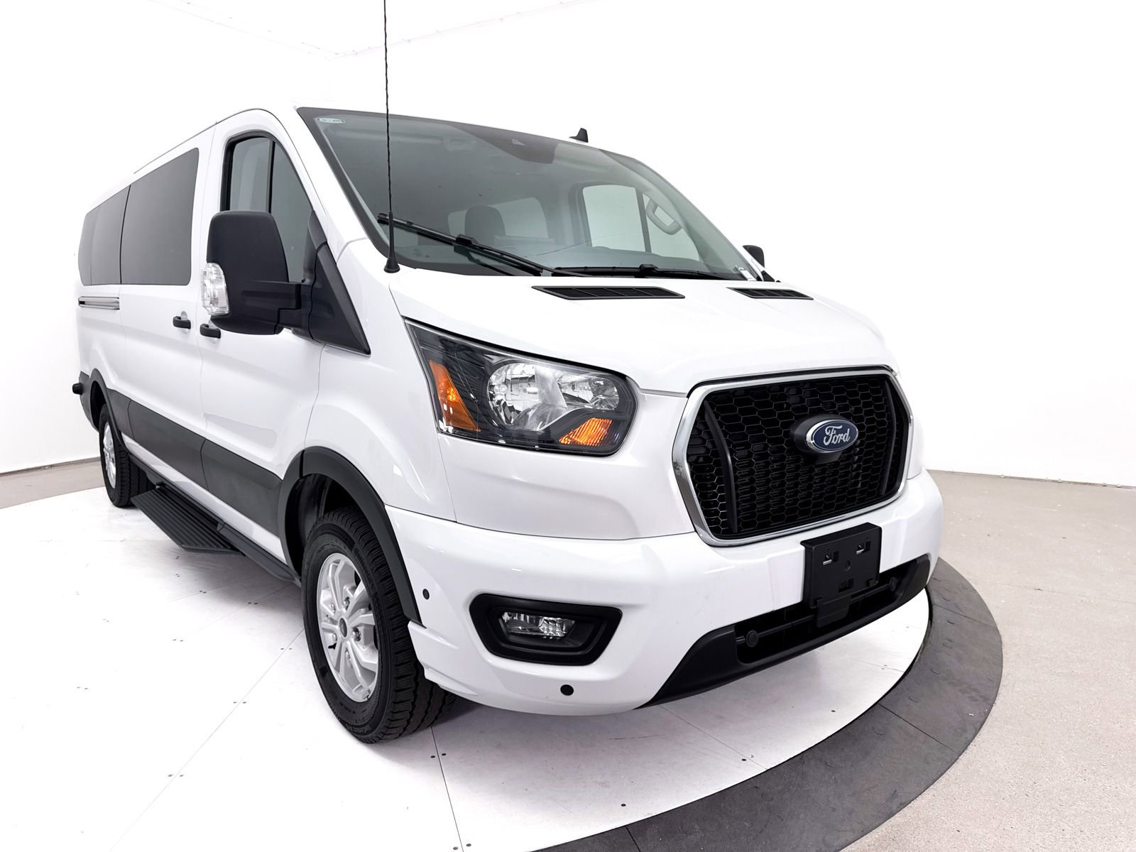 Used 2024 Ford Transit 350 XLT RWD image 11