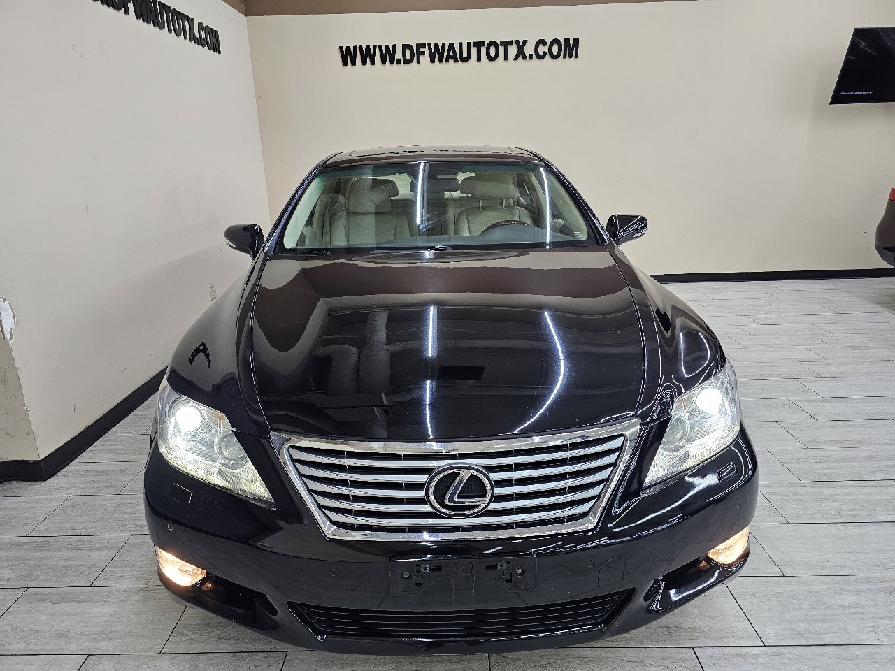 Used 2012 Lexus LS 460 Luxury image 3
