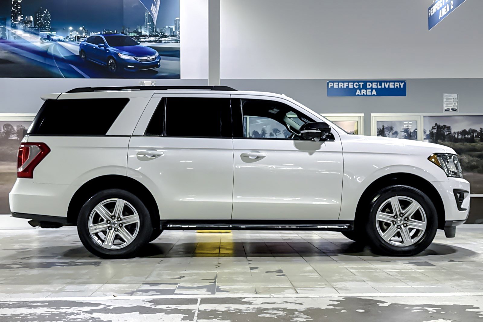 Used 2019 Ford Expedition XLT w/ Equipment Group 202A image 7