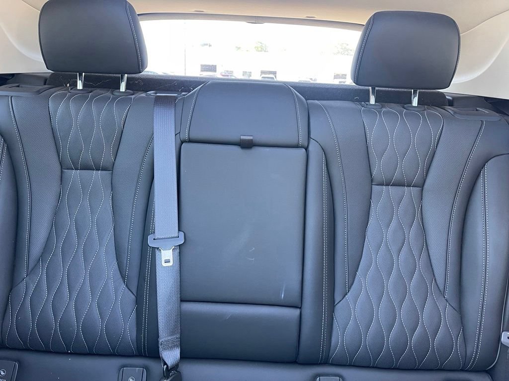 Used 2022 Buick Envision Avenir w/ Technology Package II FWD image 12