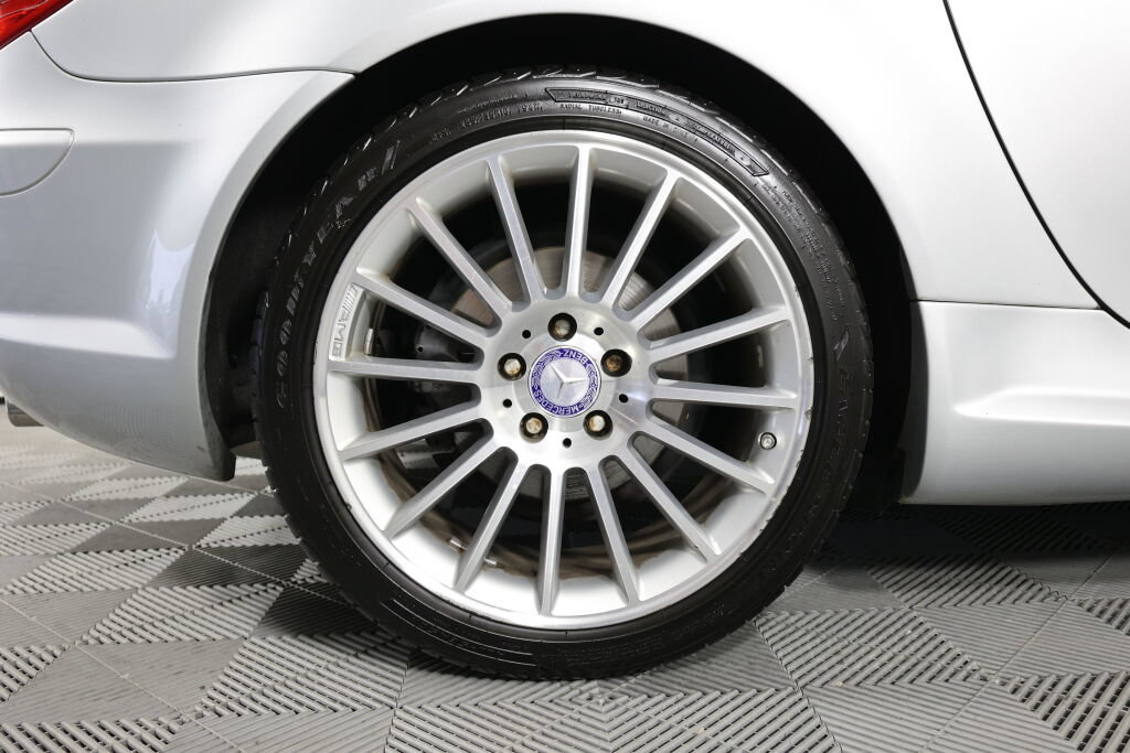 Used 2010 Mercedes-Benz SLK 350 image 9
