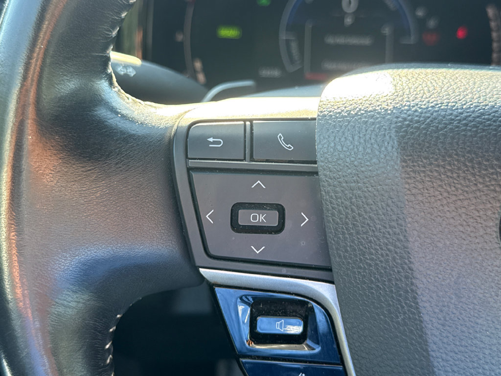 Used 2025 Toyota Camry SE FWD image 30