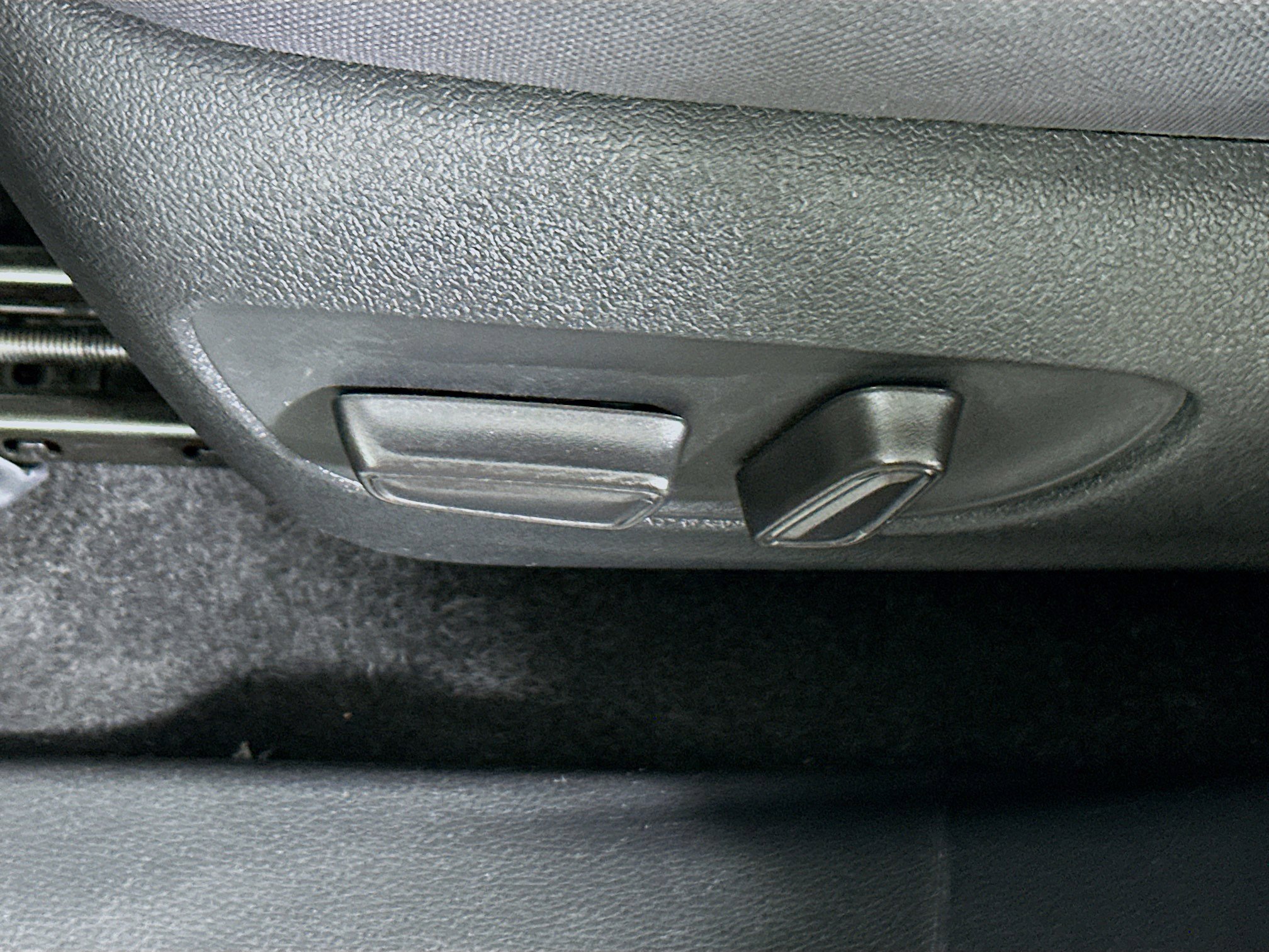 Used 2023 Toyota Highlander L image 13