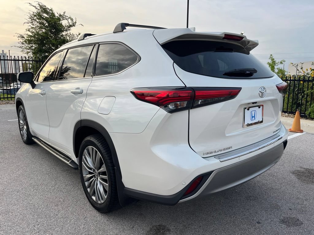 Used 2021 Toyota Highlander Platinum FWD image 6