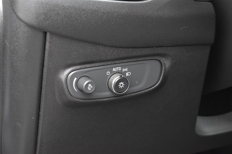 Used 2019 Chevrolet Equinox LT AWD/4WD image 16