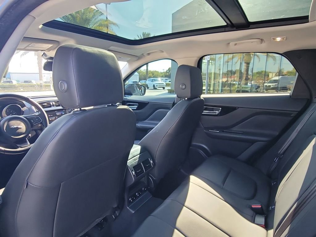Used 2018 Jaguar F-PACE Premium image 17