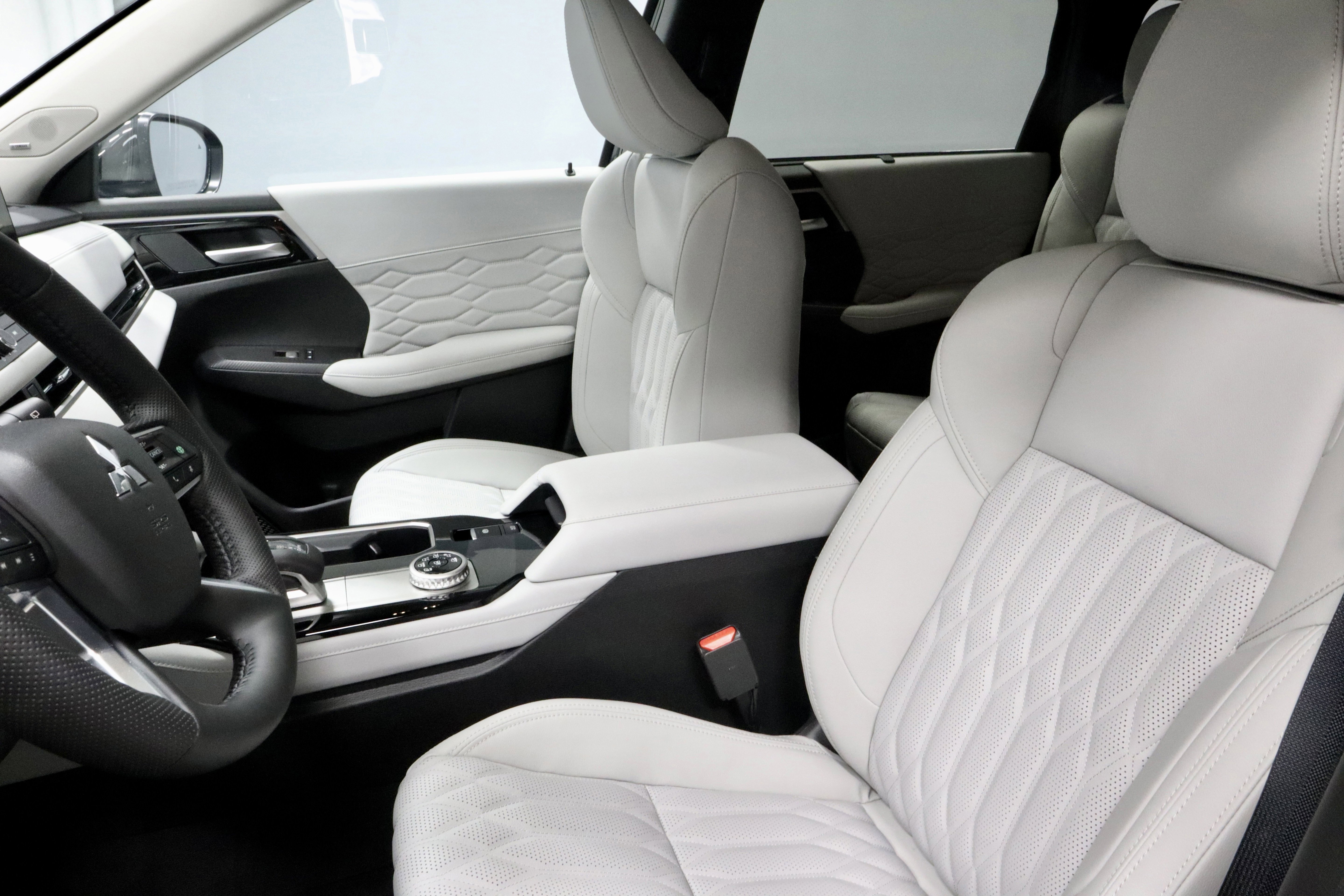 New 2026 Mitsubishi Outlander SEL image 17