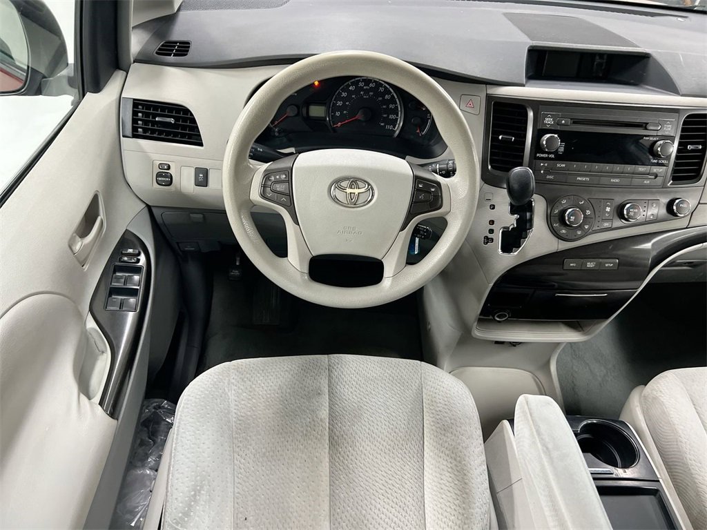 Used 2011 Toyota Sienna LE image 19