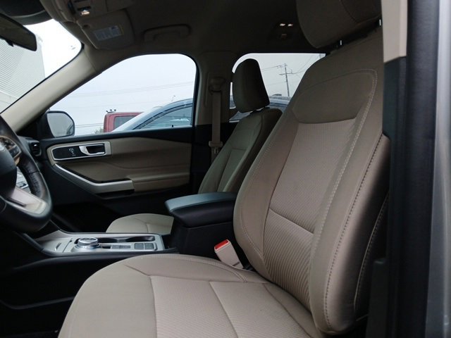 Used 2023 Ford Explorer XLT image 6