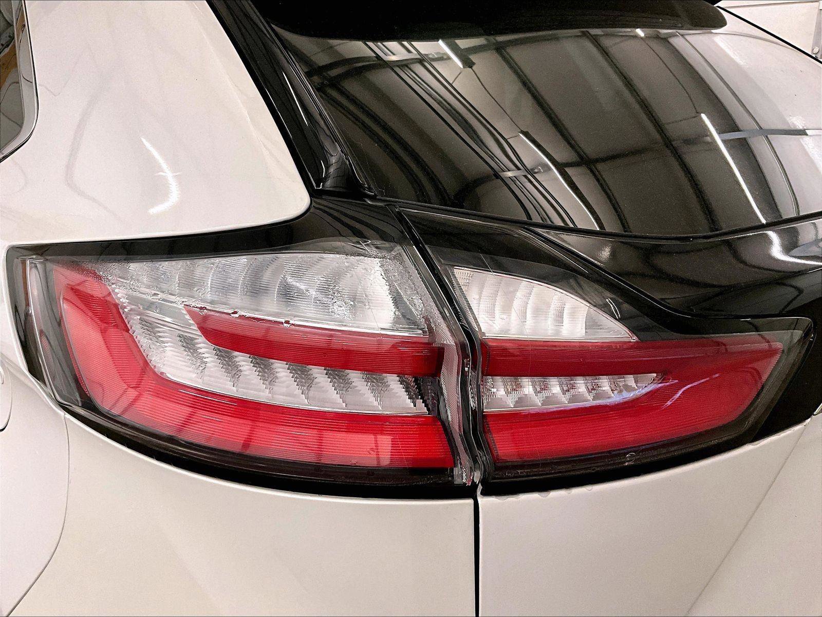 Used 2020 Ford Edge Titanium w/ Equipment Group 301A AWD/4WD image 28