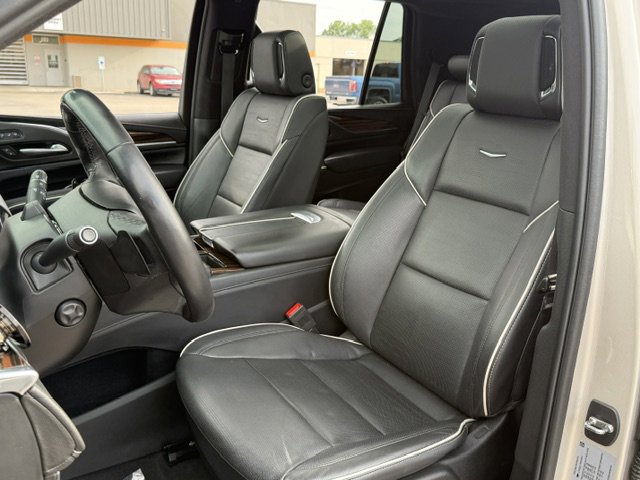 Used 2024 Cadillac Escalade Premium Luxury RWD image 14