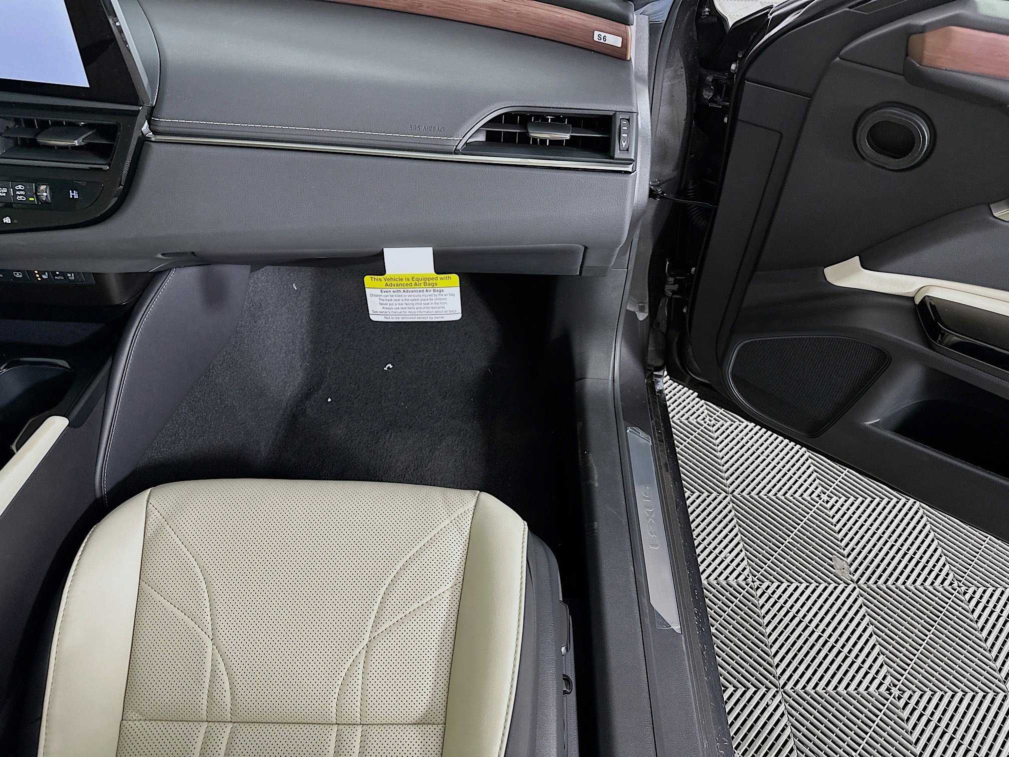 New 2025 Lexus ES 300h w/ Luxury Package image 33