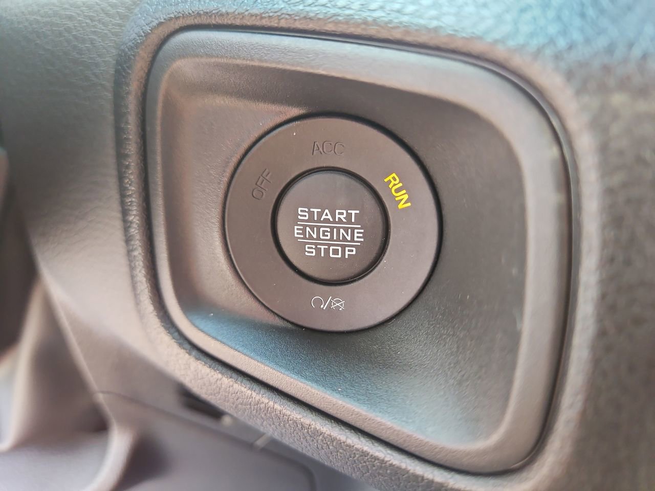 New 2025 Jeep Gladiator Sport image 26