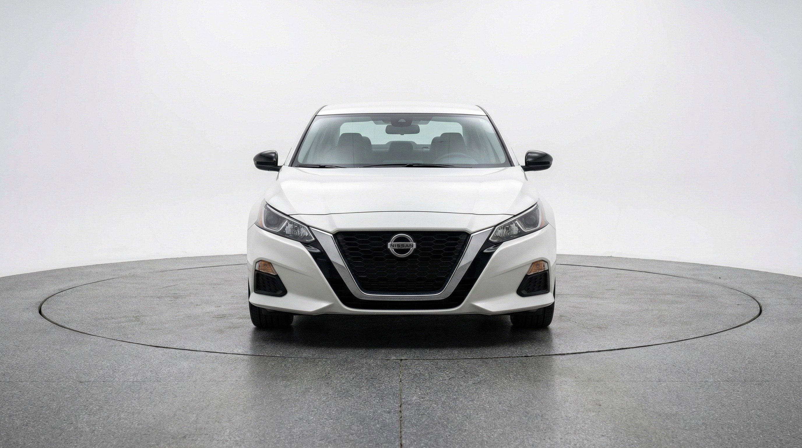 Used 2025 Nissan Altima 2.5 SV FWD image 2