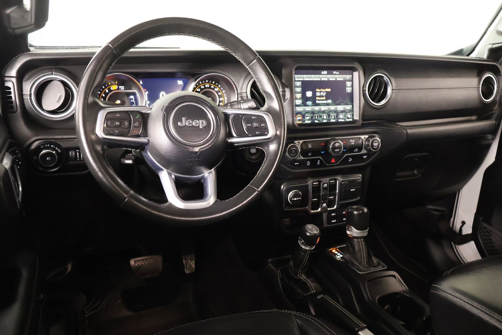 Used 2020 Jeep Wrangler Unlimited Sahara image 2