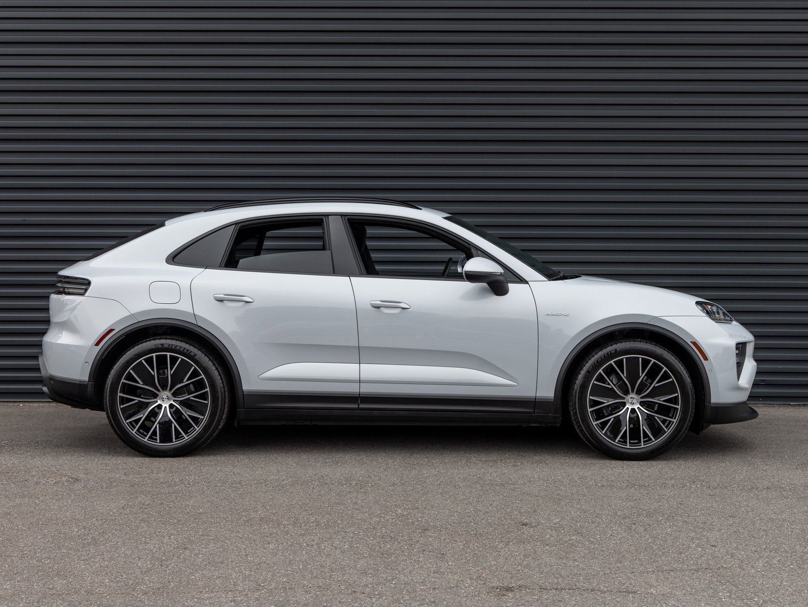 Used 2025 Porsche Macan Electric image 8