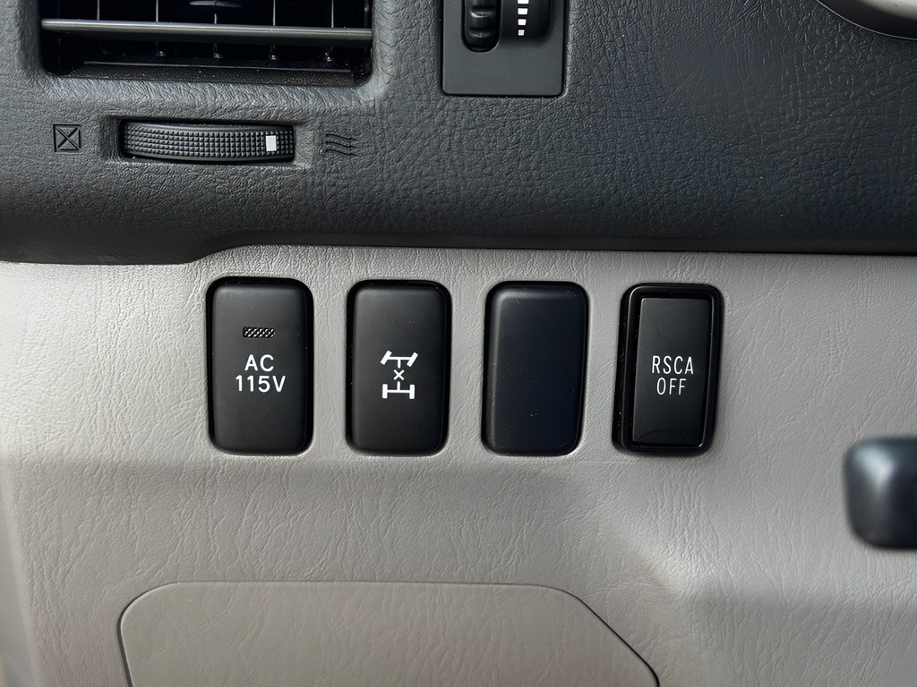 Used 2005 Toyota 4Runner Limited AWD/4WD image 20