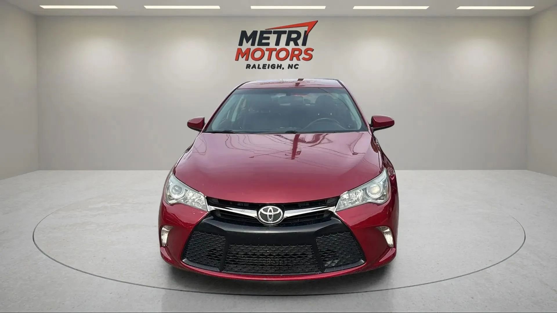 Used 2015 Toyota Camry SE image 2