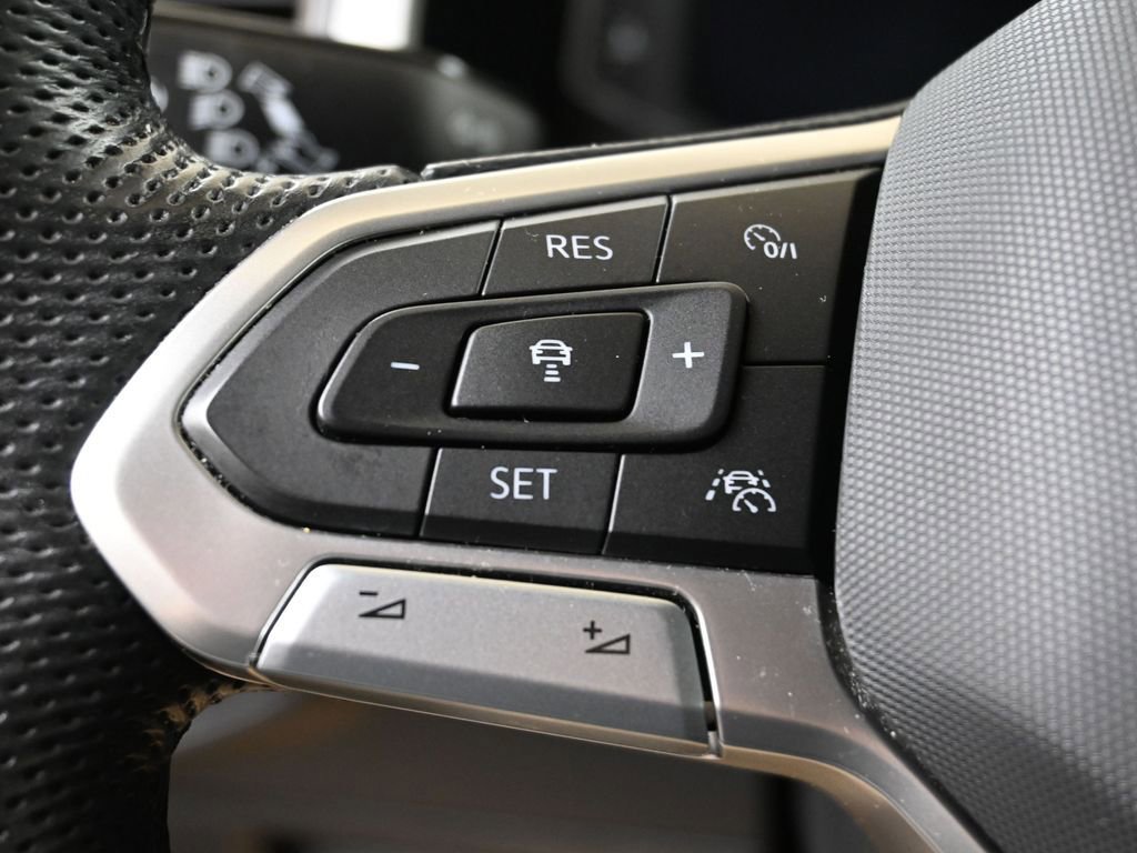 Used 2023 Volkswagen Atlas Cross Sport SEL Premium R-Line AWD/4WD image 24