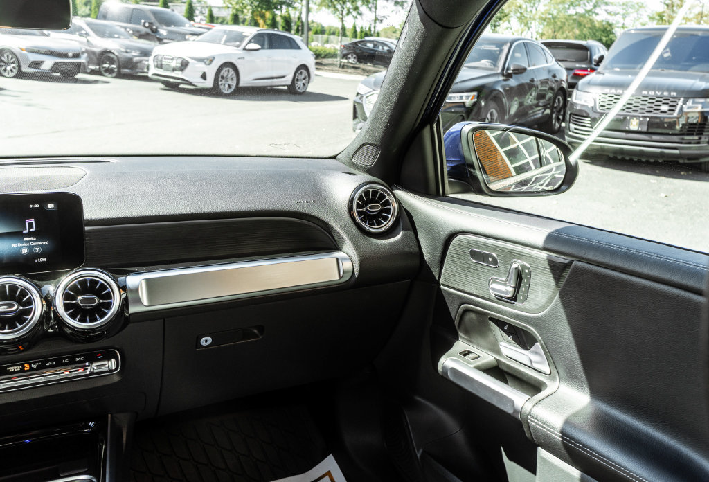 Used 2023 Mercedes-Benz GLB 250 4MATIC image 12