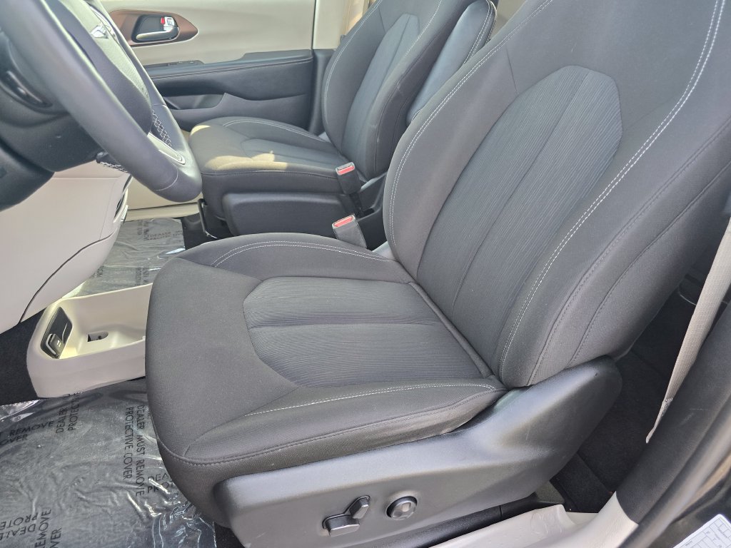 Used 2023 Chrysler Voyager LX FWD image 20