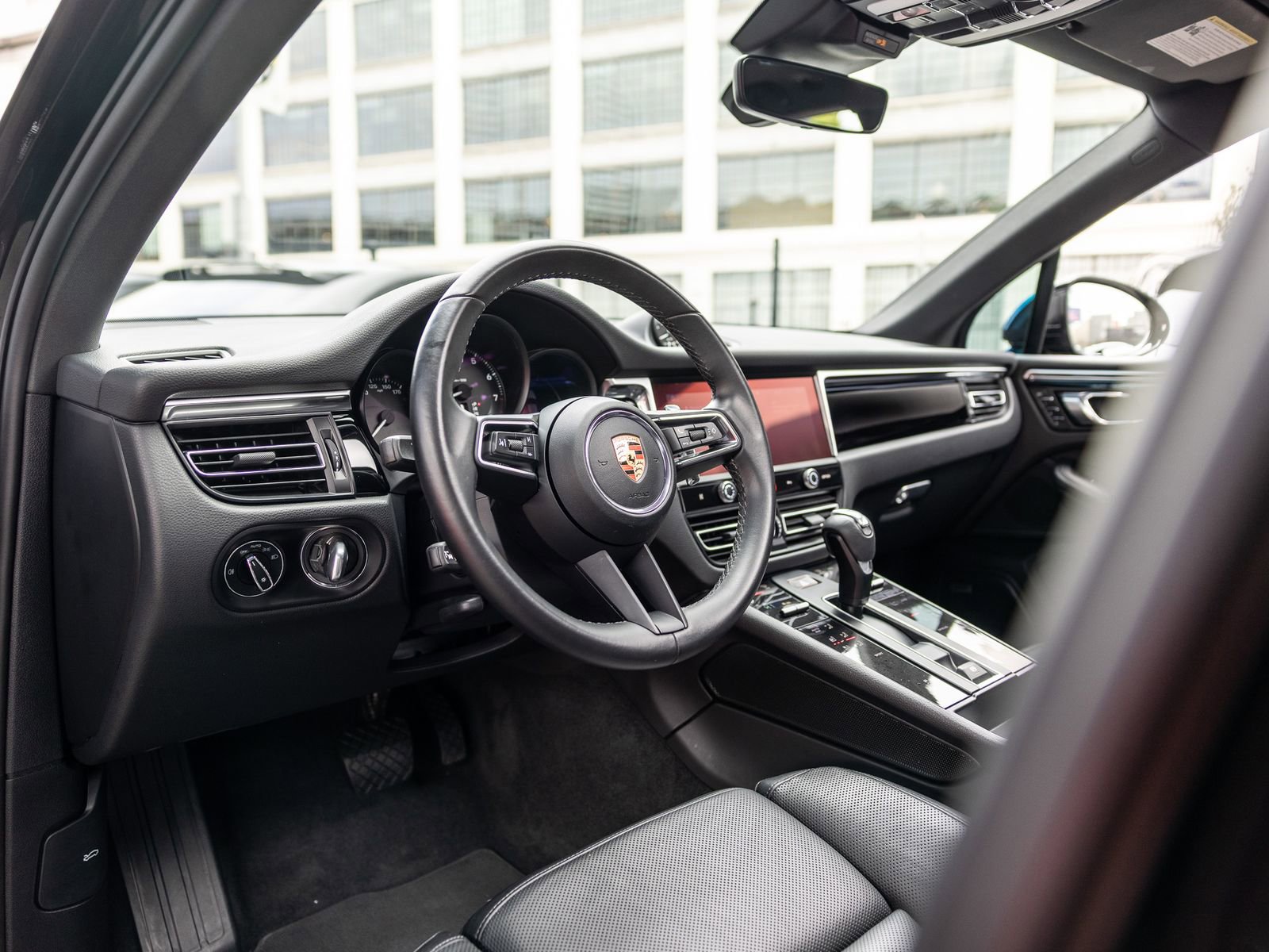 Certified 2023 Porsche Macan AWD/4WD image 4