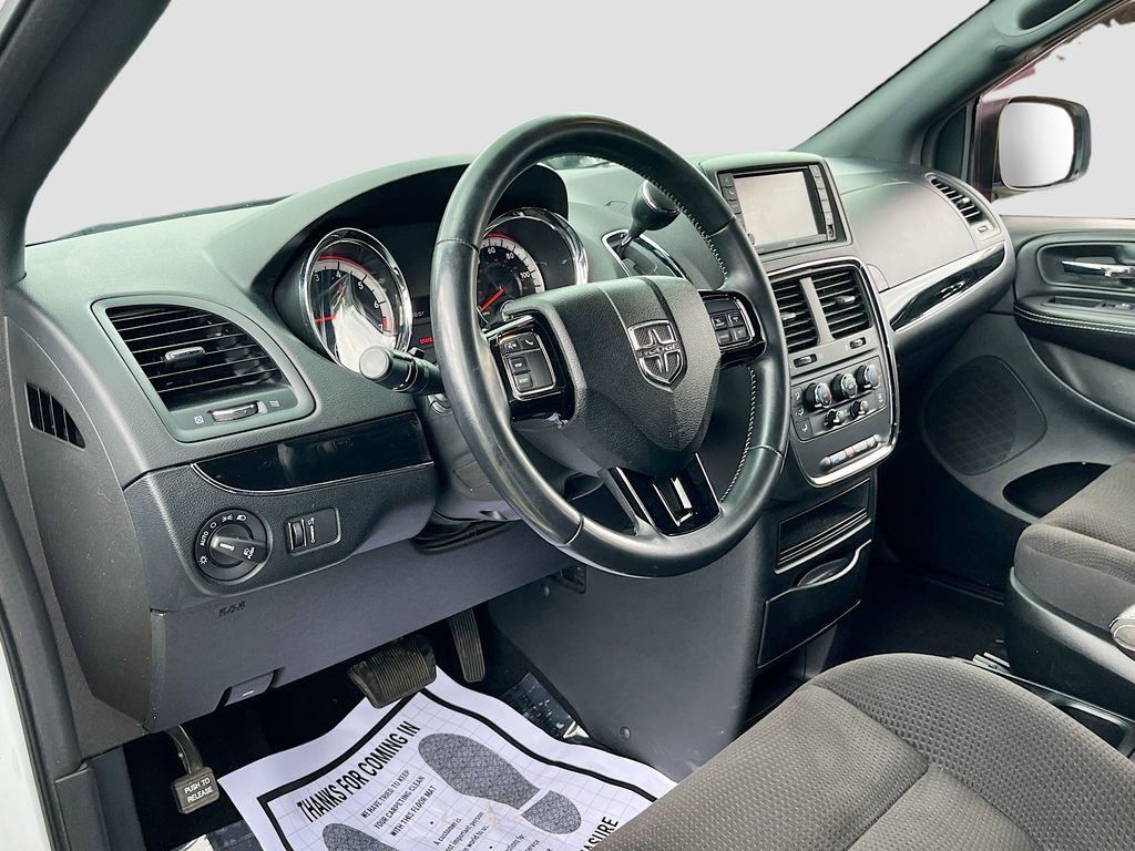 Certified 2018 Dodge Grand Caravan SE image 9
