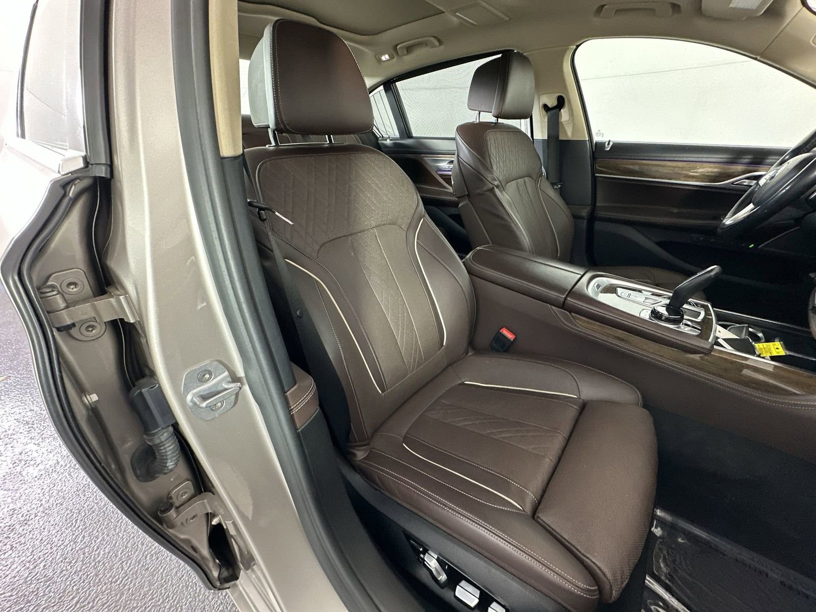Used 2019 BMW 750i xDrive w/ Executive Package image 27