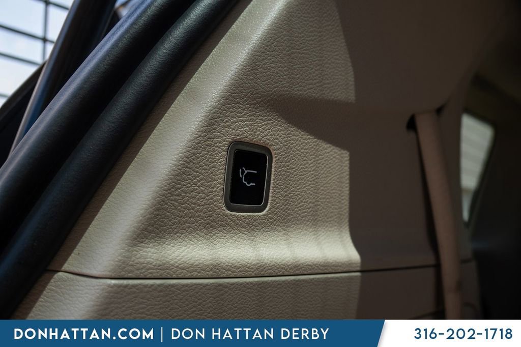 Used 2023 Chrysler Pacifica Touring-L FWD image 31