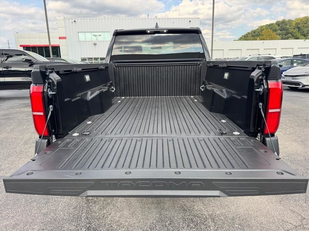 Used 2025 Toyota Tacoma SR AWD/4WD image 17