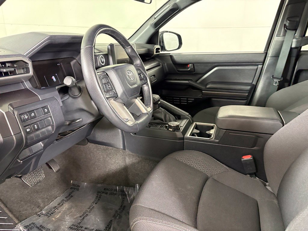Used 2025 Toyota 4Runner SR5 AWD/4WD image 22