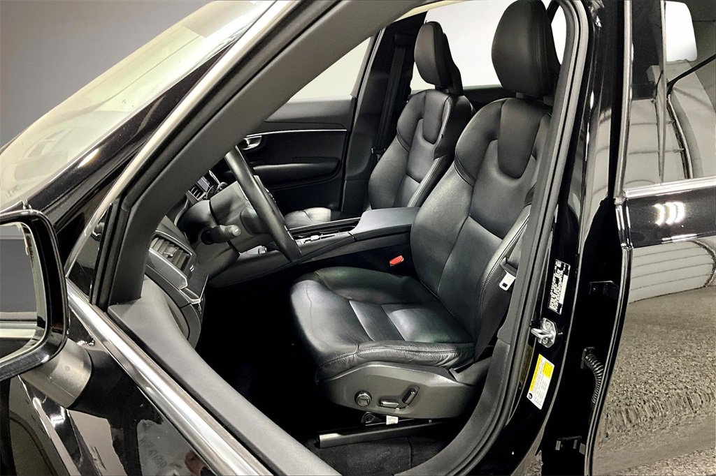 Used 2020 Volvo XC90 T6 Momentum image 21