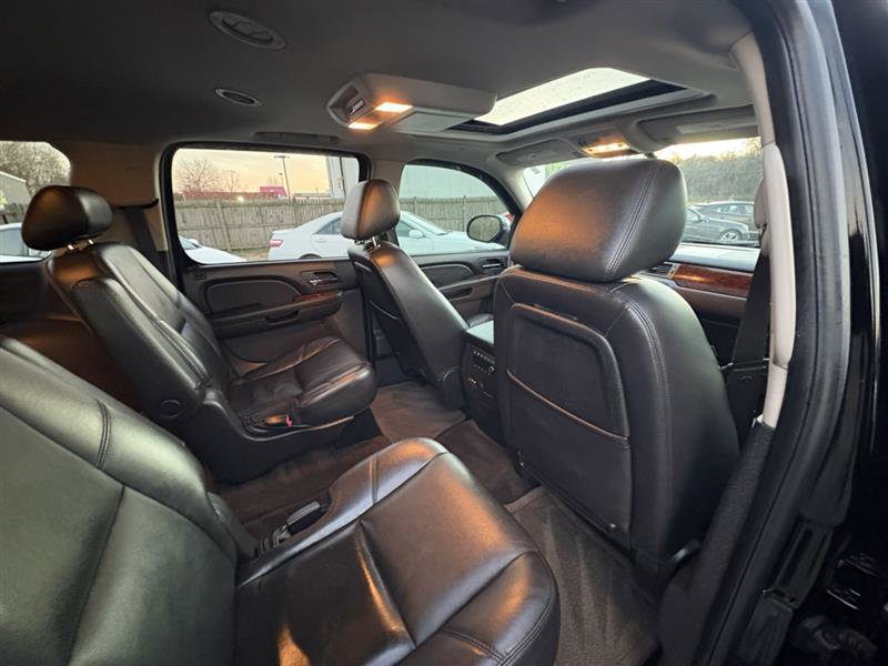 Used 2010 Chevrolet Suburban LTZ image 19