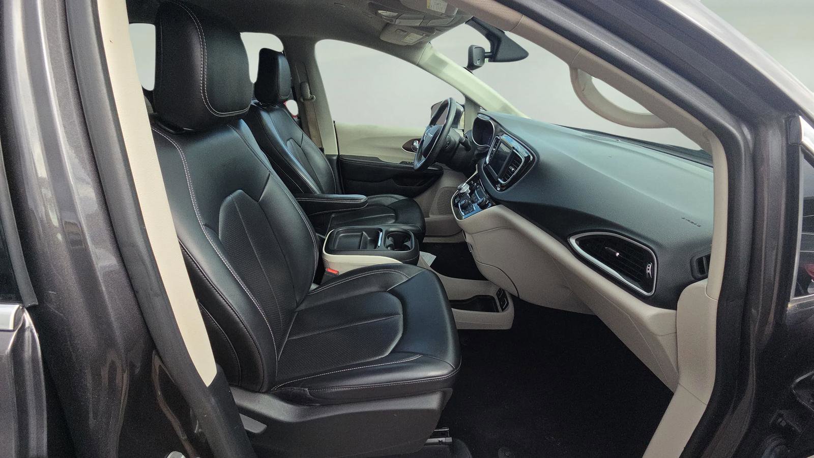 Used 2021 Chrysler Voyager Lxi FWD image 25