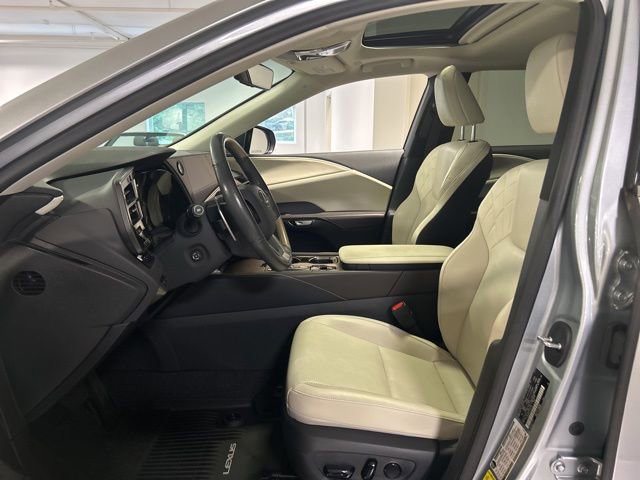 Used 2023 Lexus RX 350h w/ Accessory Package (2T) AWD/4WD image 13