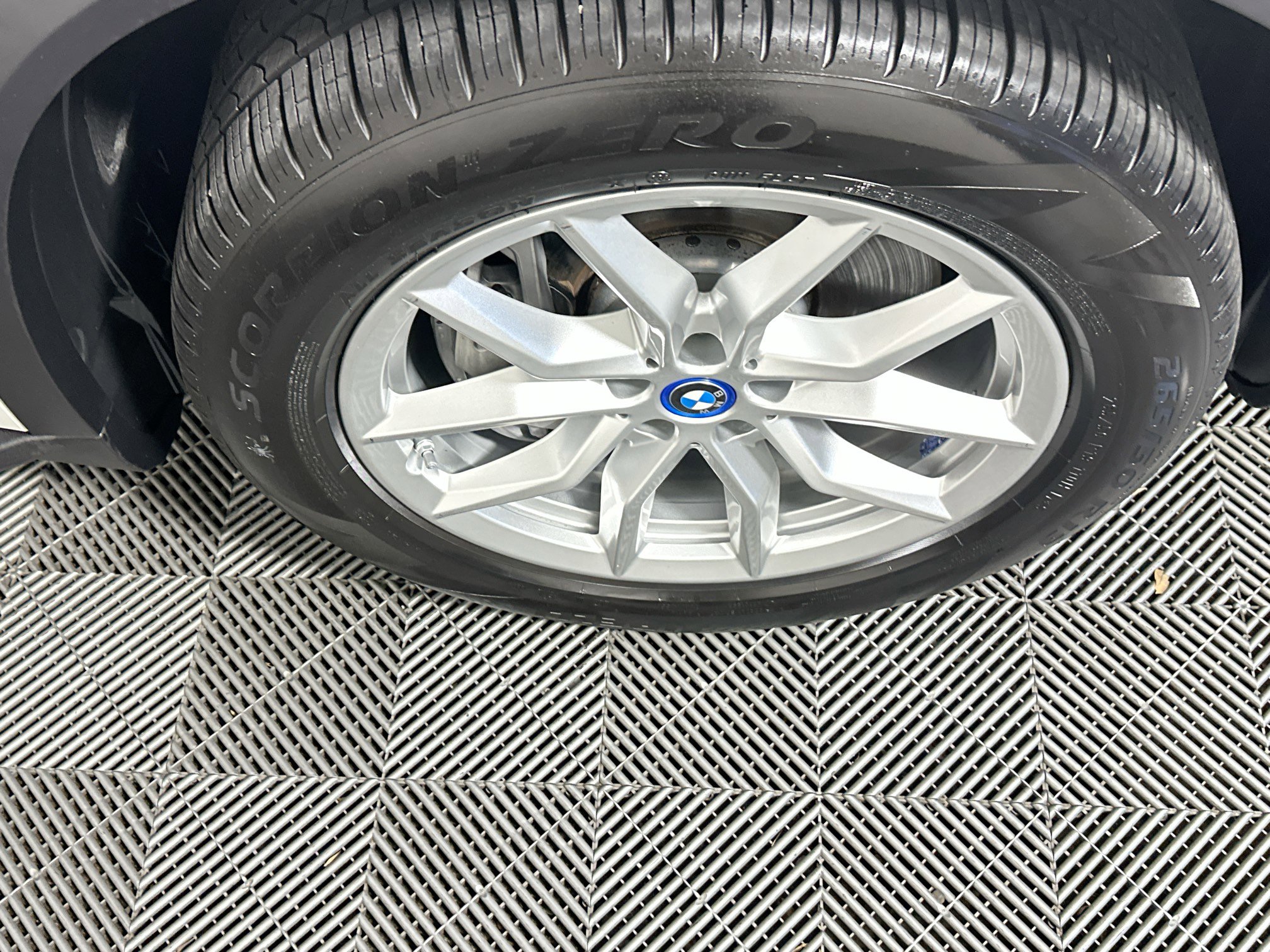 Used 2023 BMW X5 xDrive45e image 11