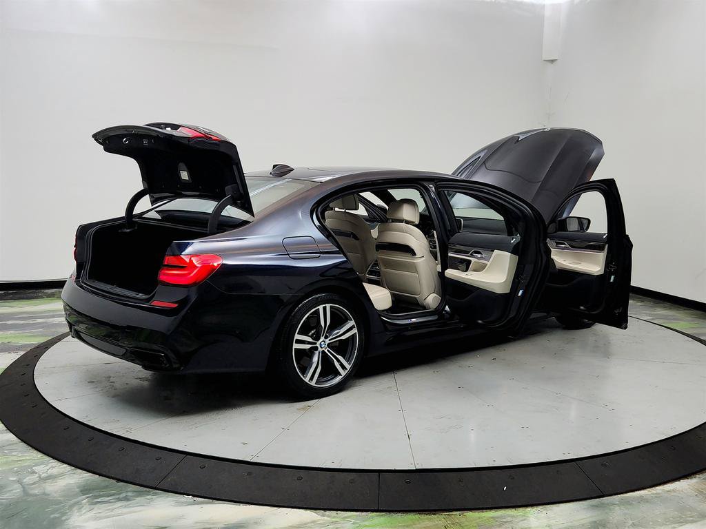 Used 2019 BMW 740i w/ M Sport Package RWD image 11