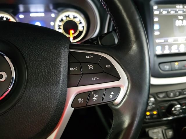 Used 2018 Jeep Cherokee Overland w/ Technology Group image 26