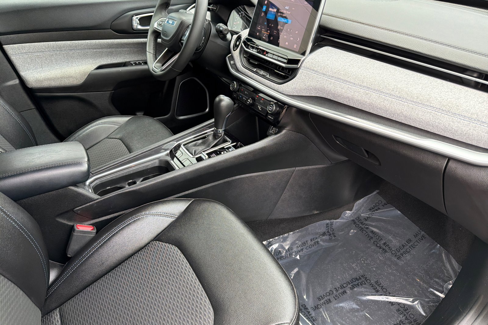 Used 2024 Jeep Compass Latitude image 15