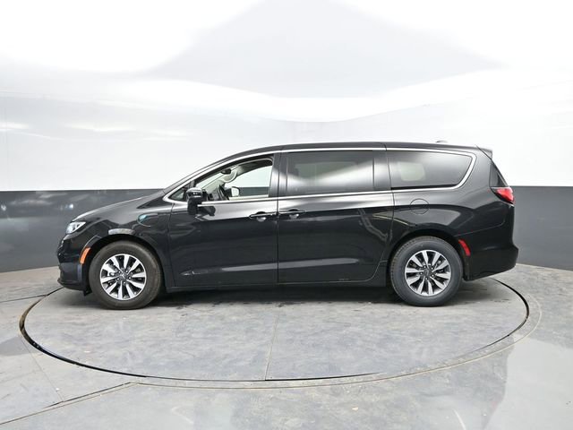 Used 2023 Chrysler Pacifica Touring-L FWD image 6