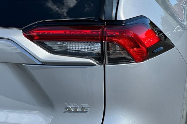Used 2020 Toyota RAV4 XLE Premium FWD image 34