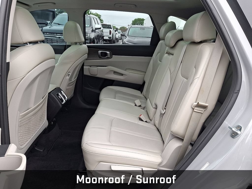 Used 2022 Kia Sorento S w/ Panoramic Sunroof Package AWD/4WD image 13