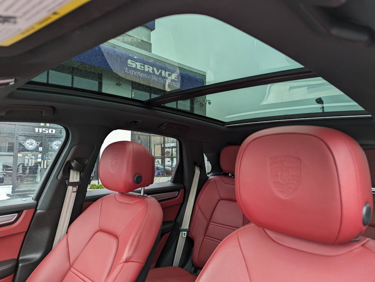 Used 2023 Porsche Cayenne Platinum Edition image 30