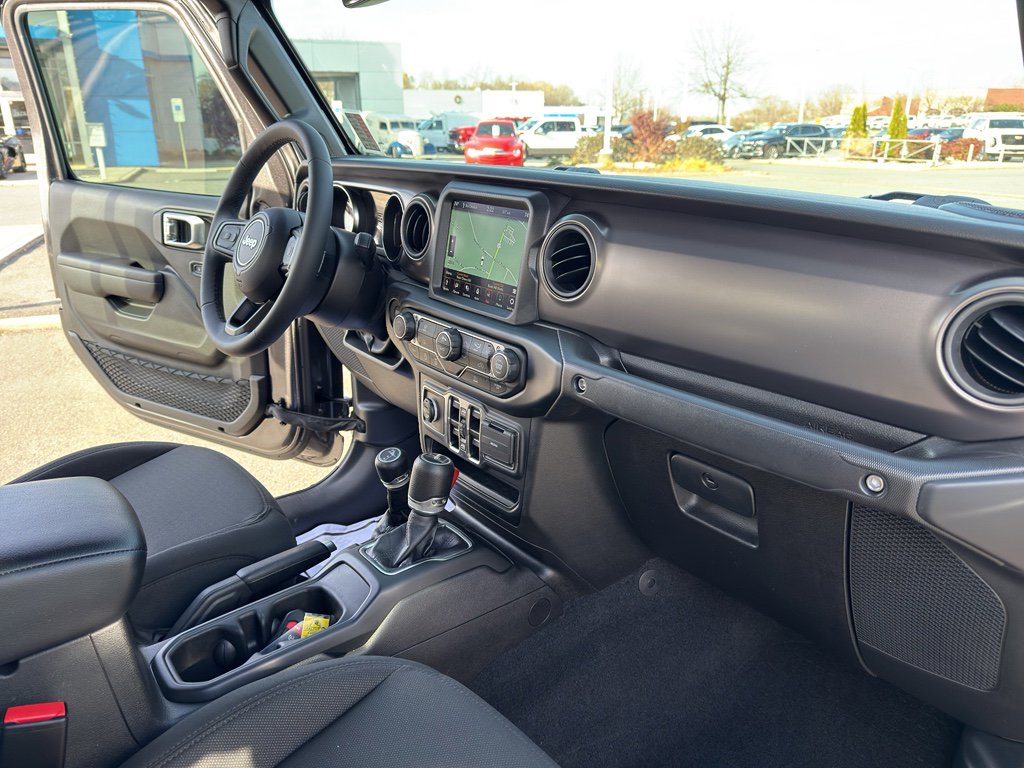 Used 2023 Jeep Gladiator Willys image 31